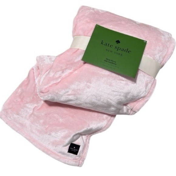 Kate Spade Plush Fleece Throw in Light Pink 60” X 70” New with tags - Picture 2 of 2